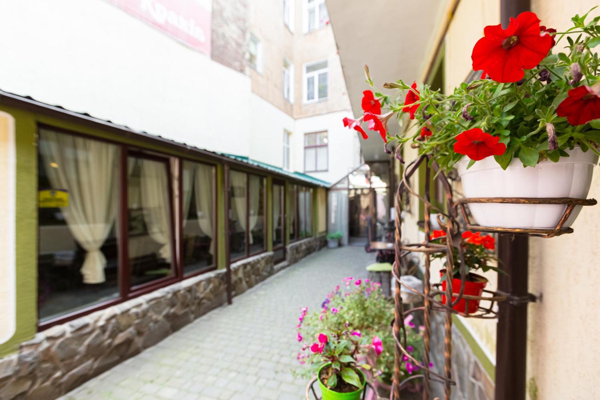 Hotel Staryi Krakiv Lwów Zewnętrze zdjęcie