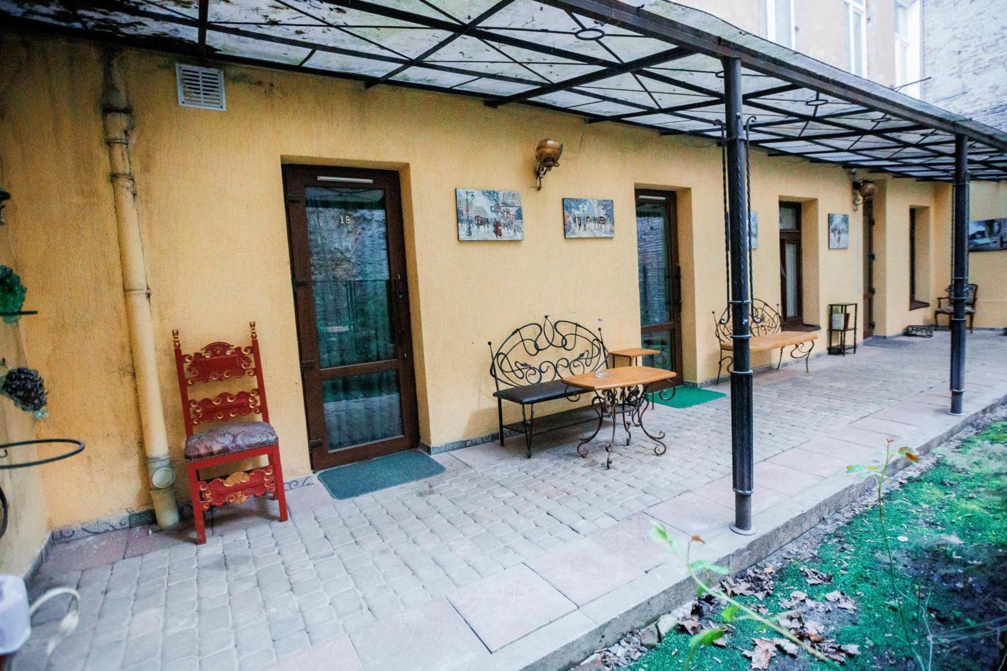 Hotel Staryi Krakiv Lwów Zewnętrze zdjęcie