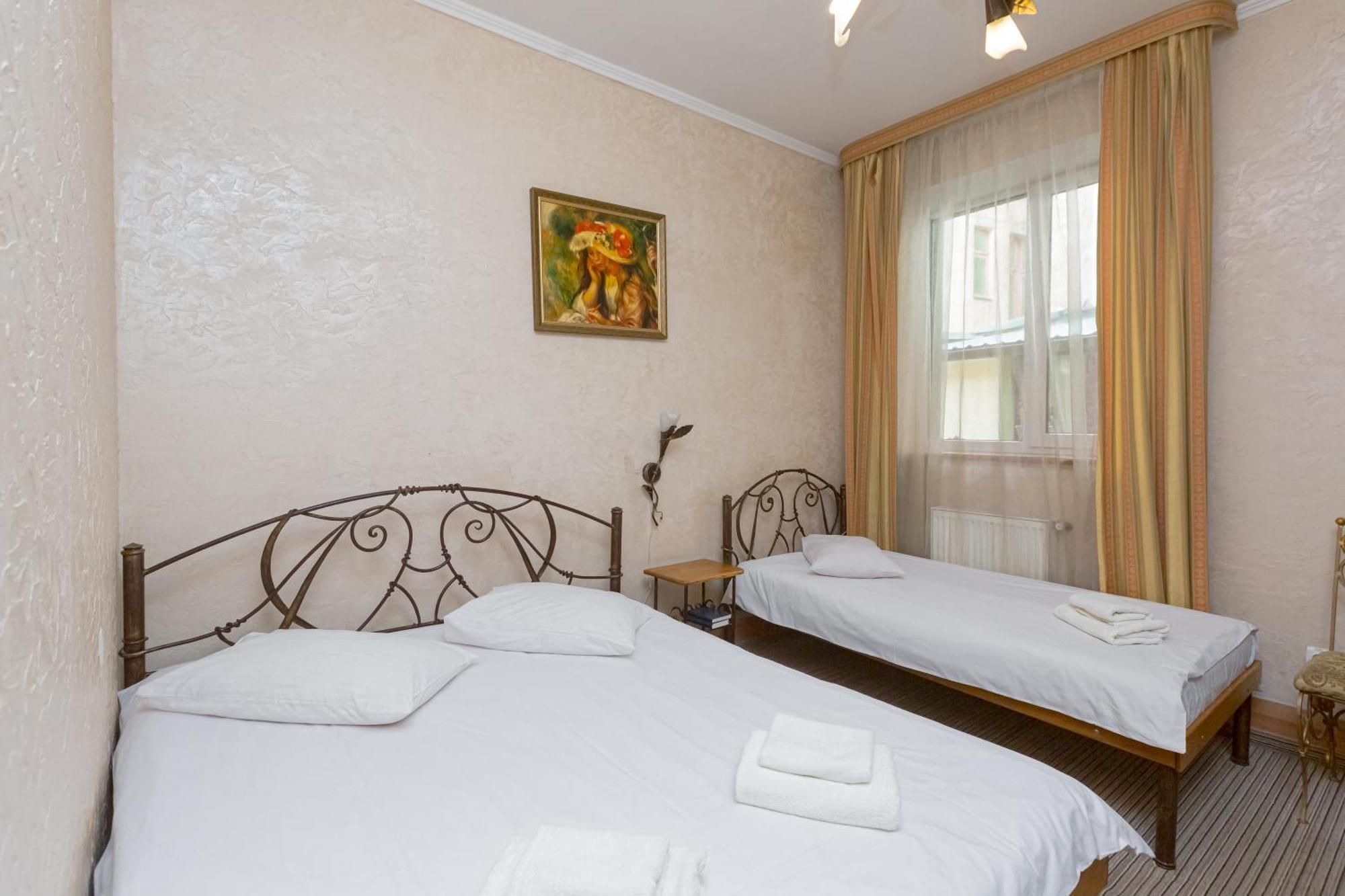 Hotel Staryi Krakiv Lwów Zewnętrze zdjęcie